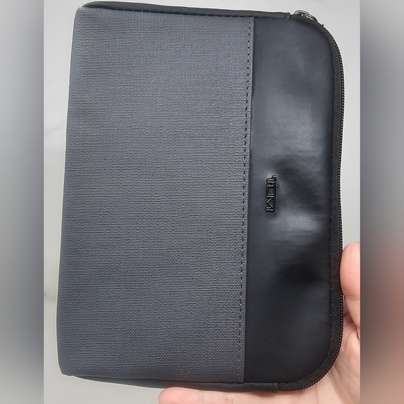 Tumi Delta Grey Vinyl Canvas Zip Top Small Make up Cosmetic Toiletry Travel Bag - Picture 2 of 10